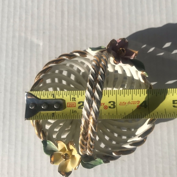 Porcelain Basket With Applied Flowers And Gold Details Vintage - Picture 7 of 8